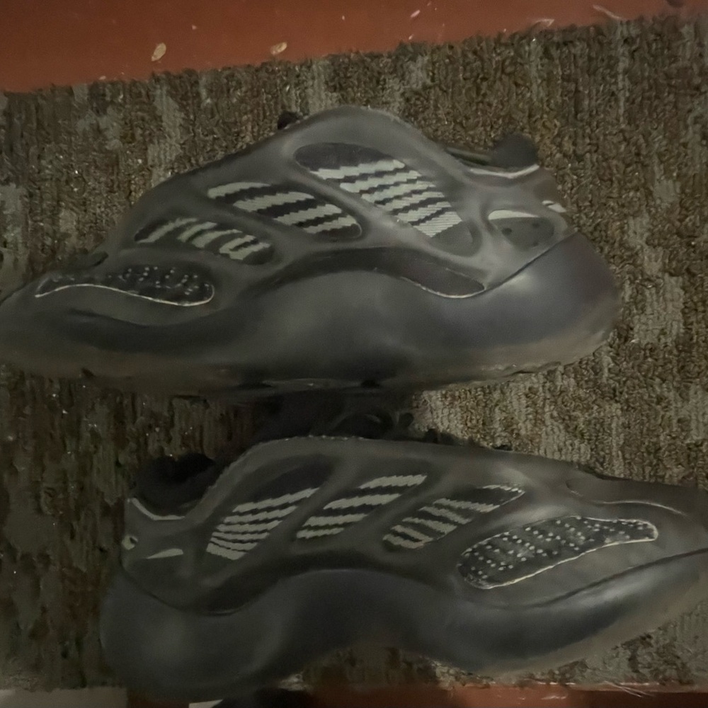 Yeezy 700 v3 Alvah